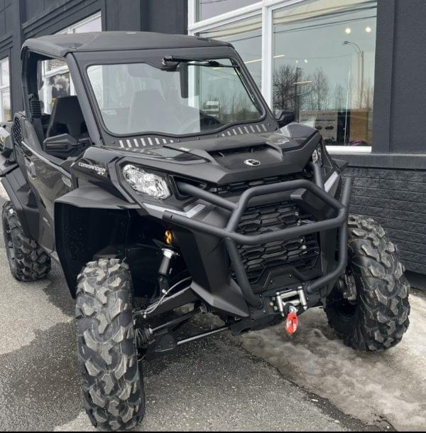 PARE-BRISE EN VERRE AVEC ENSEMBLE COMPLET D'ESSUIE GLACE ET DE LAVE GLACE CAN-AM Commander | 2021-2025 (Pare-brise avant) – Image 4