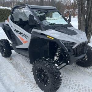 PARE-BRISE EN VERRE AVEC ENSEMBLE COMPLET D'ESSUIE GLACE ET DE LAVE GLACE POLARIS RZR PRO XP | 2020-2024 (pare-brise avant)