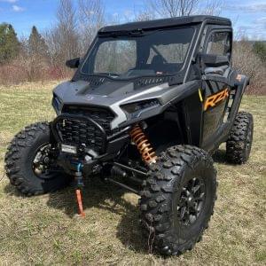 PARE-BRISE EN VERRE AVEC ENSEMBLE COMPLET D'ESSUIE GLACE ET DE LAVE GLACE POLARIS RZR XP 1000 | 2024-2025 (Pare-brise avant)