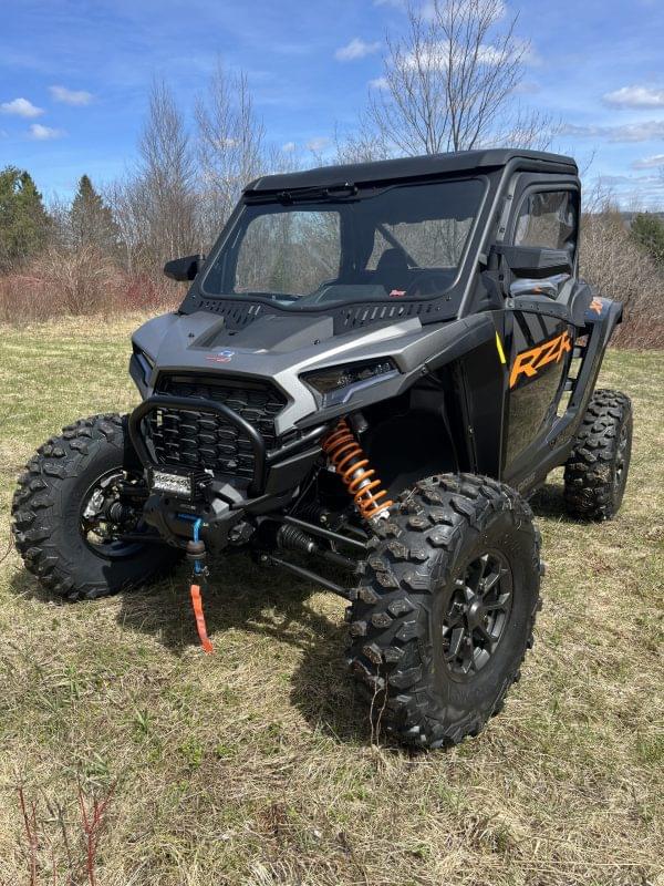 PARE-BRISE EN VERRE AVEC ENSEMBLE COMPLET D'ESSUIE GLACE ET DE LAVE GLACE POLARIS RZR XP 1000 | 2024-2025 (Pare-brise avant)