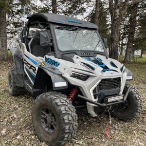 PARE-BRISE EN VERRE AVEC ENSEMBLE COMPLET D'ESSUIE GLACE ET DE LAVE GLACE POLARIS RZR TRAIL | TRAIL S | 2021-2025 (Pare-brise avant)
