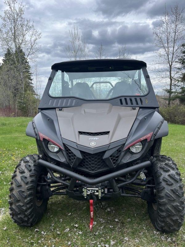 PARE-BRISE EN VERRE AVEC ENSEMBLE COMPLET D'ESSUIE GLACE ET DE LAVE GLACE YAMAHA WOLVERINE X2 - X4 | 2021-2025 (Pare-brise avant) – Image 3